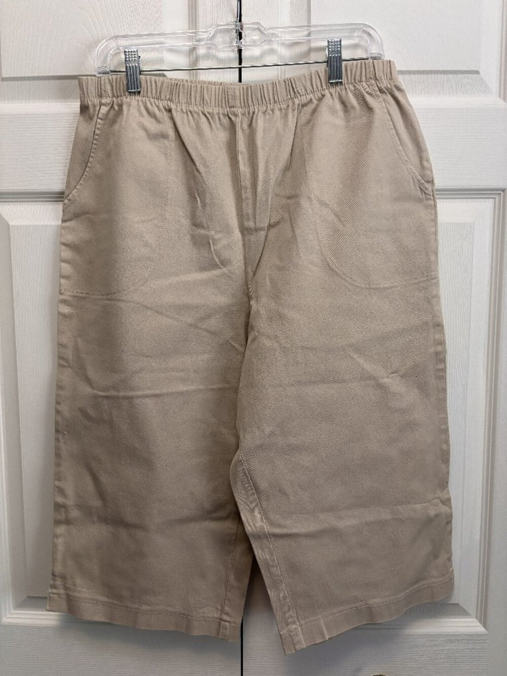 D&Co Tan Pull On Bermuda Shorts Size Large Elastic Waist Casual Shorts